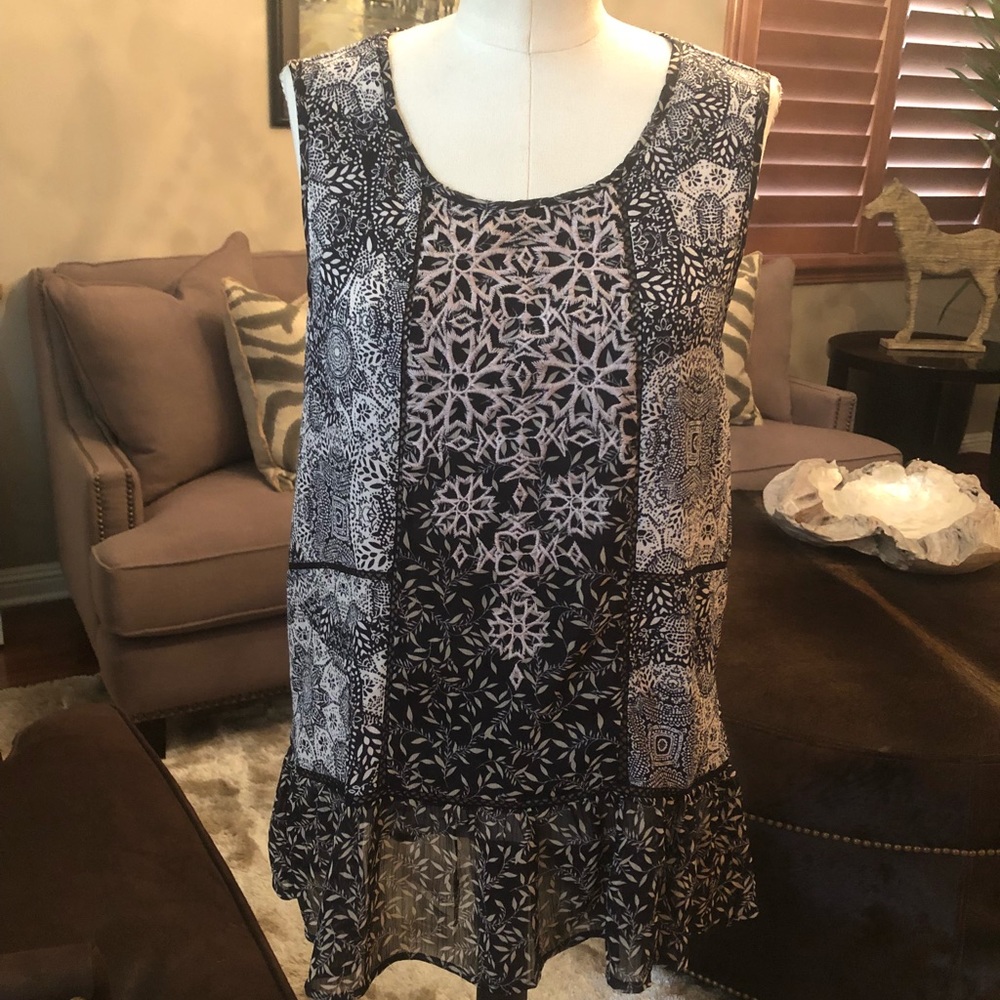 Knox Rose black and white blouse